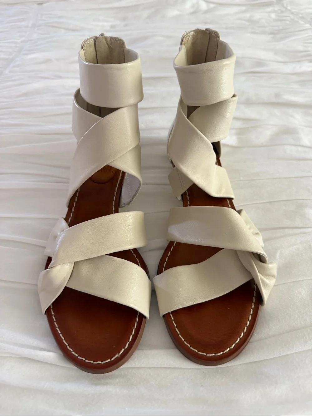 Vince Camuto Ivory Leather Strappy Ankle Zip Flat Sandals Size 7 NWOT